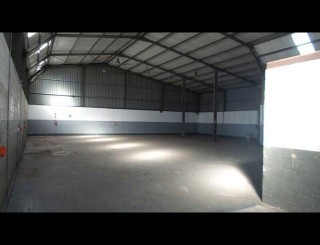 670M² FACTORY TO LET IN STIKLAND